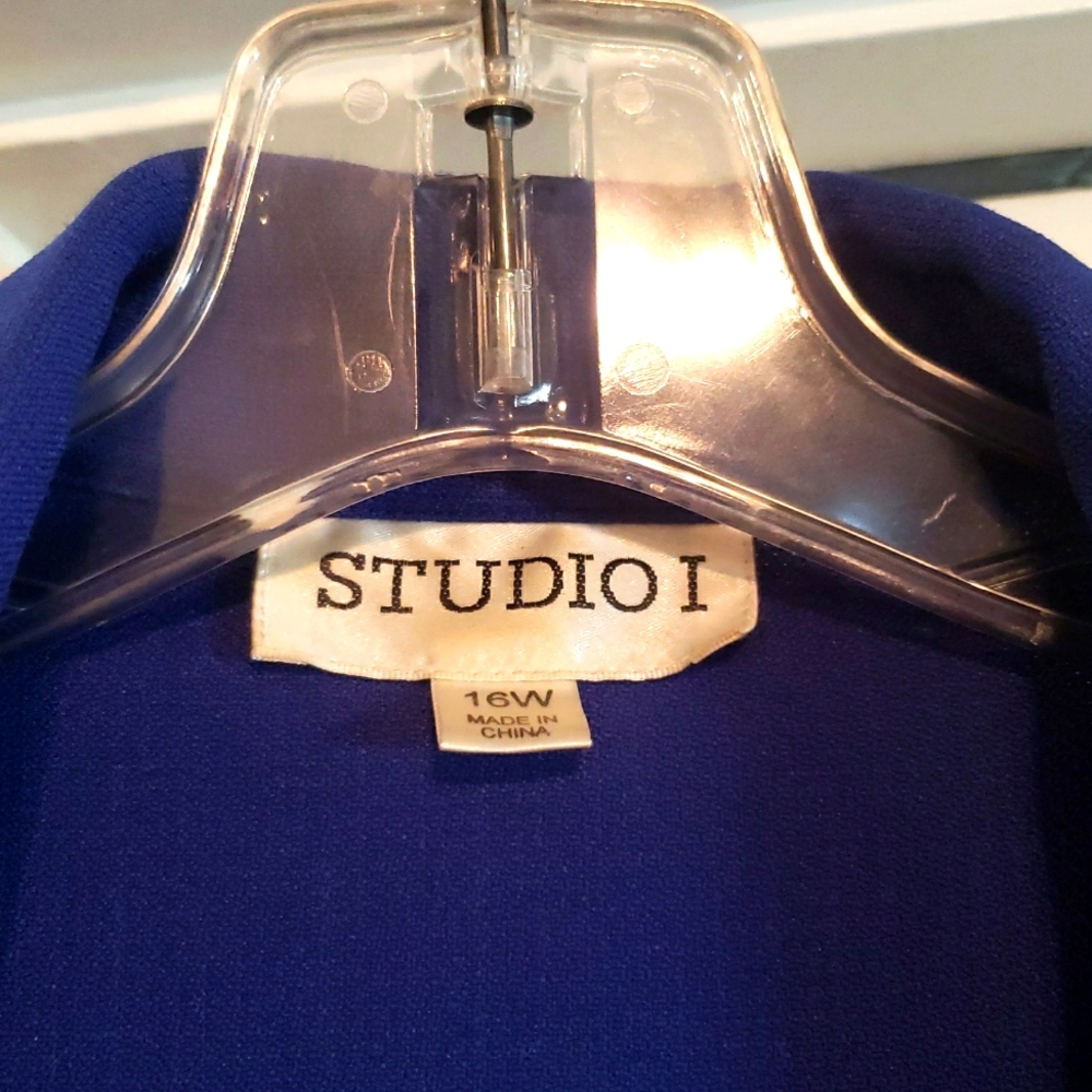 Studio I Blazer - Picture 2 of 14